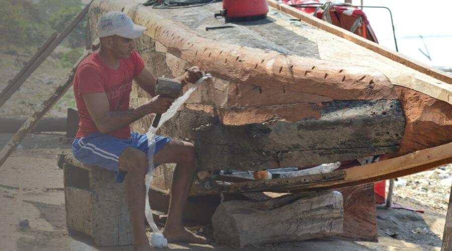 Why choose water damage restoration service for basement flood restoration services in Miami